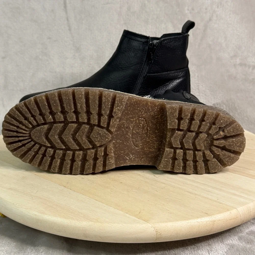 Steve Madden B Clay Black Leather Chelsea Boots Womens Size 5 Zip Lug Sole Ankle